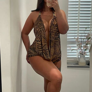 Ensemble deux pièces sexy pour femmes, imprimé léopard vintage, tricoté, décolleté plongeant, cami et short au-dessus du genou pour les soirées - Product Image 5