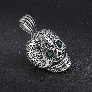 Collar con Colgante de Calavera de Acero Inoxidable con Cuentas Verdes para Hombre, Estilo Punk - Product Image 4