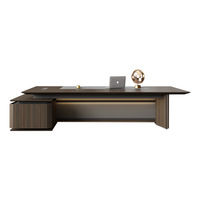 Bureau de direction de luxe, bureau de cadre, poste de travail de bureau, bureau de direction, poste de travail informatique, ordinateur de bureau