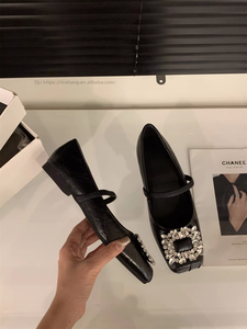 Venta al por mayor de fábrica: Nuevos zapatos de tacón cuadrado con pedrería en rojo y plateado para mujer - Product Image 6