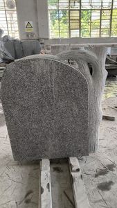 Stèle funéraire en granit gris de Chine avec sculpture de rose, style européen traditionnel pour cimetière - Product Image 6
