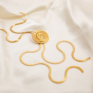 Collier pendentif tendance en acier inoxydable haut de gamme, longue chaîne, inaltérable, idéal pour les occasions spéciales - Product Image 3