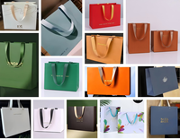 Sacs cadeaux en papier kraft blanc argenté de luxe avec logo personnalisé imprimé en offset pour vêtements, chaussettes, chaussures, bijoux, montres et fourrures