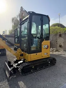 Miniexcavadora hidráulica compacta 302CR para paisajismo, servicios públicos y construcción urbana - Product Image 1