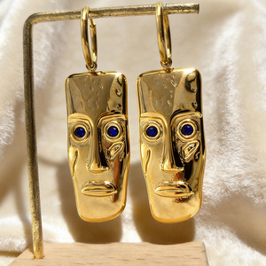 Boucles d'oreilles tendance YWXS Fashion en acier inoxydable 18 carats, pendentif géométrique de luxe en acier inoxydable avec œil bleu et visage humain pour femme - Product Image 3