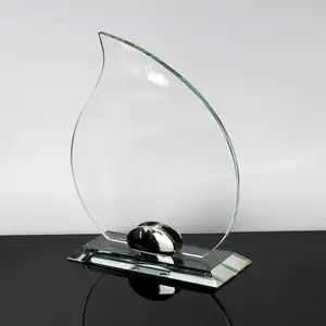 2024 Hot selling custom logo engraved leaf shape crystal plaque trophy new design crystal glass award