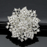 Grande broche fleurie en strass avec cristaux bleus, idéale pour les foulards, les chapeaux et les tenues de mariée
