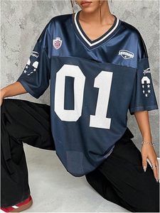 Maillot de football personnalisé pour femme Y2K avec motif graphique et numéro, col en V oversize, manches courtes, style streetwear mignon, 100 % polyester - Product Image 4