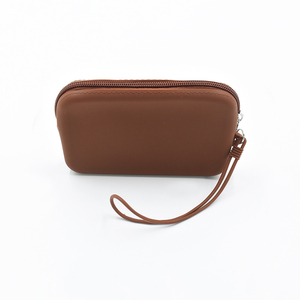 Pochette à fermeture éclair en silicone personnalisée avec motif de petites lettres, étanche, pour rouge à lèvres, grande capacité, écologique et portable - Product Image 5