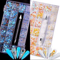 Kit Strass 2000+ Pièces Gemmes Professionnelles pour Ongles, 20 compartiments plats avec Boîte et Crayon Cire
