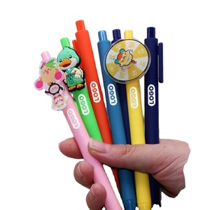 Stylos en plastique recouverts de caoutchouc en gros - Stylos à bille rétractables personnalisés avec logo imprimé multicolore pour fournitures de papeterie bon marché - Product Image 1
