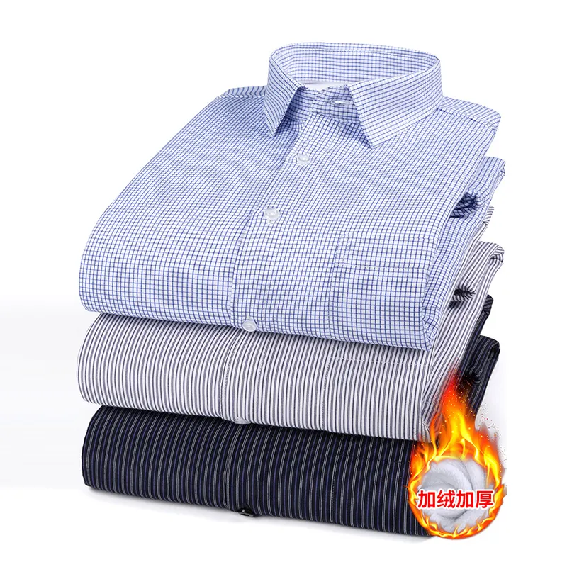फैक्टरी उच्च गुणवत्ता वाले पॉलिएस्टर स्ट्रिप बटन पुरुषों के लिए शर्ट, फैशन पुरुषों के लिए मोटी गर्म ठोस रंग लंबी आस्तीन शर्ट