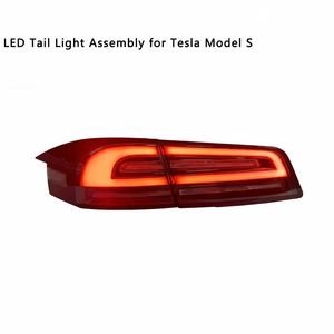 مجموعة أضواء خلفية <span class=keywords><strong>LED</strong></span> جديدة لسيارة تسلا موديل S بجهد 12 فولت مع عدسة شفافة وإضاءة بيضاء سفلية للقيادة والفرامل وإشارات الانعطاف للتحديث/الترقية - Product Image 1