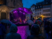 Structure de scène extérieure personnalisable pour concerts, design populaire, structure d'éclairage en aluminium