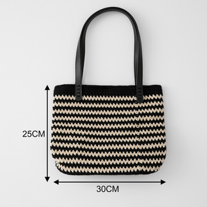Borsa Artigianale Lavorata a Mano, Borsa all'Uncinetto Stile Little Red Book, Borsa Waffle all'Uncinetto, Borsa in Lana Intrecciata con Tracolla a Righe Nere, Borsa Interna in Lana, Business - Product Image 3