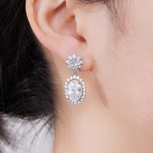 Orecchini a Cerchio Floreali Rotondi per Donne, Orecchini a Cerchio con Fiori Scintillanti, Gioielli di Moda per Uso Quotidiano e Feste - Product Image 6