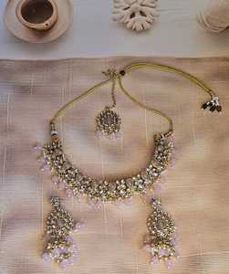 Ensemble de colliers choker ethniques de luxe Kundan, digne d'un bijou de mariée traditionnel Statermont et Masing Fikka. - Product Image 1