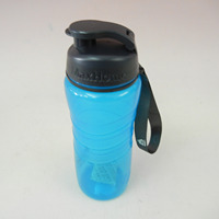 Bouteille d'eau de sport en plastique avec infuseur de fruits 720ml