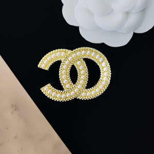 Nouvelle Broche en Alliage Lettre Luxe Léger avec Zircon Brillant, Épingle de Revers Élégante pour Décoration de Costume, Chemise, Manteau et Usage Quotidien - Product Image 1