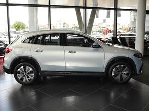 Bon <span class=keywords><strong>prix</strong></span> pour le <span class=keywords><strong>Mercedes</strong></span>-Benz <span class=keywords><strong>EQA</strong></span> 260 2025 avec toit ouvrant segmenté, SUV compact avec une autonomie de 601 à 700 km en stock - Product Image 5