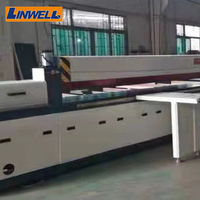 Machine entièrement automatique pour le collage et l'expansion de panneaux alvéolaires en aluminium, avec fonctions de remplissage et de découpe de miel