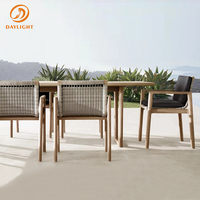 Table de salle à manger rectangulaire d'extérieur en teck naturel avec ensemble de chaises à dossier en corde tressée, table de jardin pour terrasse et balcon en plein air