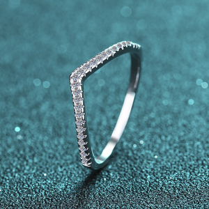 <span class=keywords><strong>Prix</strong></span> de gros usine Bague de mariage empilable pour femme en argent sterling S925 avec moissanite VVS1 complète et motif V <span class=keywords><strong>Chevron</strong></span> <span class=keywords><strong>demi</strong></span>-pavé - Product Image 2