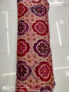 Tissu imprimé en organza prêt à stocker largeur 44 pouces tissu de vêtement pour la fabrication de draps de lit du fournisseur indien - Product Image 2