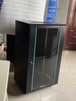 Armoire serveur de centre de données murale en acier laminé à froid 19 pouces 18U, rack réseau sur mesure peu encombrant, en stock