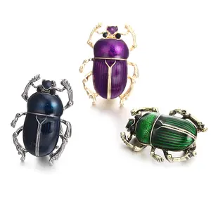 Fashionable New Hot Selling European and American Retro Beetle brooch with diamond embellishments for girls' clothing pins