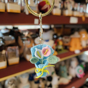 Yüksek kalite el yapımı gelinçiceği çiçek örme peluş anahtarlık Mini tığ çiçek buket anahtarlık kolye hediye anahtarlık oyuncaklar - Product Image 2