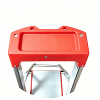 Échelle pliante moderne à 5 marches avec cadre en aluminium ultra-léger, marches larges antidérapantes et plateau porte-outils, conforme EN 131, pour usage résidentiel et supermarché