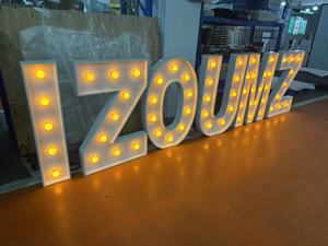 Insegna Luminosa al Neon Mr & Mrs per Eventi Nuziali 2025, Lettere Giganti da 4 Piedi per Pubblicità Aziendale - Product Image 2