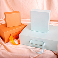 Boîte cadeau en carton rigide pliable magnétique de luxe recyclable avec impression de logo personnalisé et ruban pour les petites entreprises cosmétiques