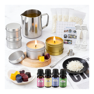 Venta al por mayor de velas aromáticas en tarros con empaque de lujo premium para la colección de exhibición de boutique de mezcla de soja natural. - Product Image 3