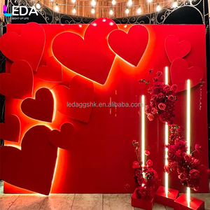 Décor de fête de mariage en intérieur LEDA, personnalisé, luxueux, grand carré rouge en acrylique, fond en forme de cœur LED - Product Image 1