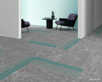 Dalles de moquette en nylon de luxe 33*100 avec support PE ignifuge pour la maison et le bureau