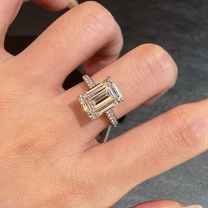 Anillo de compromiso Aazuo de oro amarillo macizo de 18 quilates con diamantes cultivados en laboratorio de 6.0 quilates, corte esmeralda grande de lujo para mujer, ideal para banquetes y fiestas. - Product Image 6