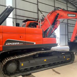 Excavatrice Doosan DX225 robuste, fiable et durable à haute capacité pour l'extraction minière en grande <span class=keywords><strong>fosse</strong></span>, le brisage de roches et le transport - Product Image 4