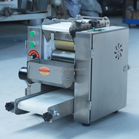 Machine à raviolis commerciale automatique 220V pour la formation de boulettes Moteur de peau de ravioli de viande chinoise inclus pour un usage domestique