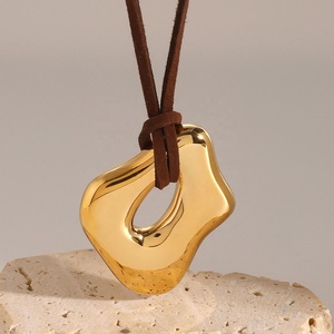 Nouveauté Bijoux de Mode Plage et Mer Collier Pendentif Creux Irrégulier en Acier Inoxydable Plaqué Or 18K Personnalisable Effet Liquide Brillant pour Femme - Product Image 4