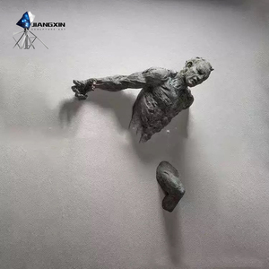 Esculturas montadas en la pared de personajes de anime modernos y dinámicos Artesanía artística de fibra de vidrio y resina con técnica de pintura - Product Image 2