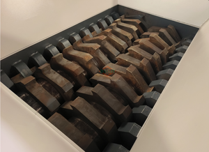 Broyeur à double arbre certifié CE avec deux moteurs <span class=keywords><strong>de</strong></span> 75 kW et réducteur pour la gestion des déchets - Product Image 5