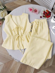 ชุดเซ็ต 2 ชิ้น เสื้อแขนกุดลายทางผูกเชือกและกางเกงขายาว สไตล์แฟชั่นฤดูร้อนสุดเซ็กซี่สำหรับใส่เดินเที่ยว - Product Image 2