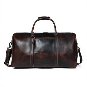 Sac de voyage en cuir véritable marron de luxe pour homme, sac de voyage de week-end à grande capacité avec fermeture éclair en polyester, bandoulière rembourrée - Product Image 1