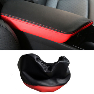 Couverture de boîte d'accoudoir Toyota CHR 2018-2022 en cuir noir avec surpiqûres rouges, protection de la console centrale - Product Image 3
