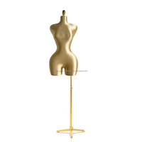 Mannequin femme doré grande taille avec support métallique doré, modèle de couture pour robes et présentation de vêtements