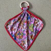 Ensemble de doudous pour bébé en bambou ultra doux à motifs variés avec anneau en bois, bavoirs unisexes en fibre de bambou à motifs de dessins animés, vente en gros