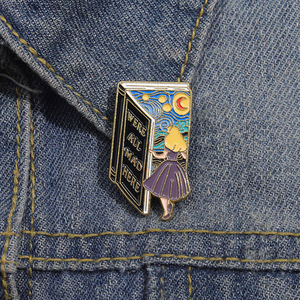 En gros, Broches en métal émaillées amusantes à motifs de dessins animés et de peintures à l'huile de ciel nocturne, avec la phrase 'WERE ALL MAD HERE', pour vêtements - Product Image 3
