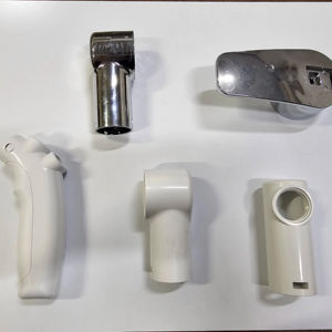 บริการขึ้นรูปพลาสติกฉีดขึ้นรูปสำหรับบรรจุภัณฑ์เครื่องสำอางแบบกำหนดเอง ชิ้นส่วนเปลือกอุปกรณ์ความงามจาก ABS PS โรงงานผลิตและบริการงานกลึง - Product Image 1